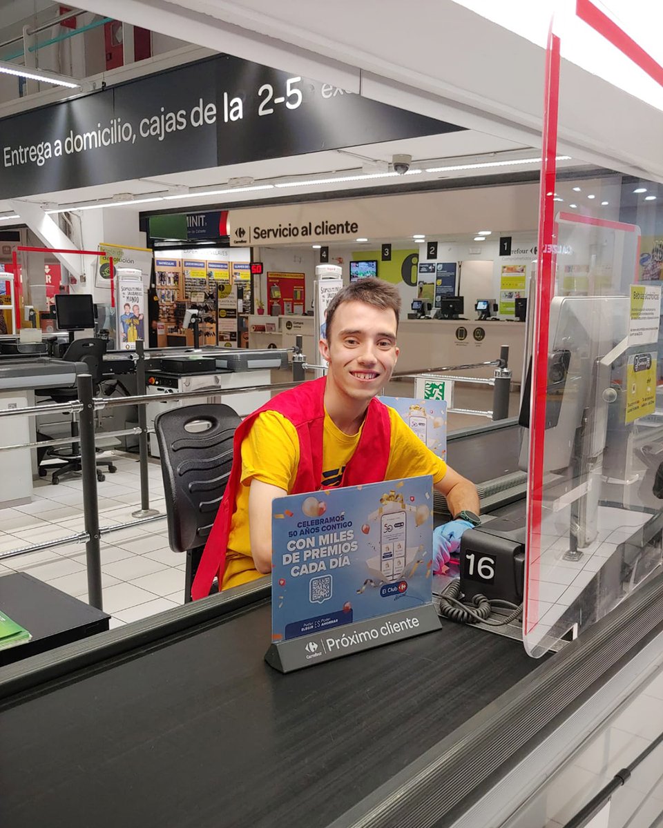 ColegioGaudem's tweet photo. Los alumnos y la alumna de #ProgramasProfesionales hacen sus prácticas de Auxiliar de #Comercio en el @CarrefourES de Hortaleza y en la @FundacionCNSE 😉
Completan así su formación y ponen en práctica lo aprendido en estos años en el Gaudem 👏
#ColegioGaudem #Madrid #Barajas https://t.co/poyX4Frc9v
