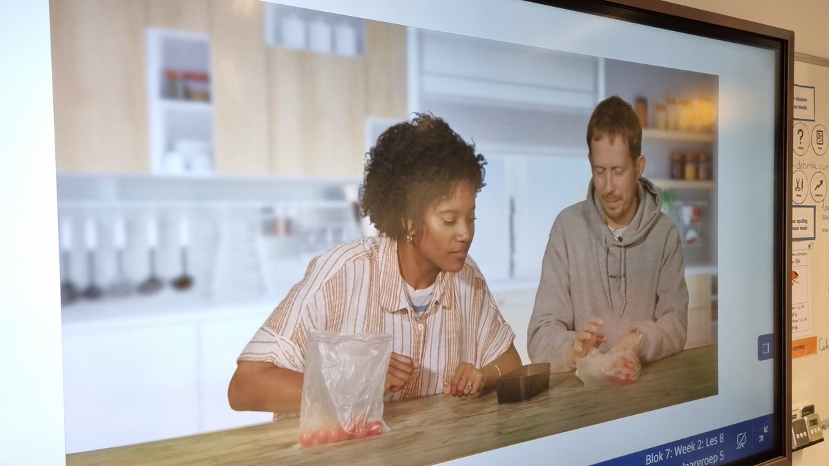 Bij ieder filmpje van @malmbergpo bij WIG zie ik toch #tatta voor me die met wit poeder komt schuiven. #mocromaffia Kun je trouwens ook prima deelsommen mee maken.
@RobertdeHoog