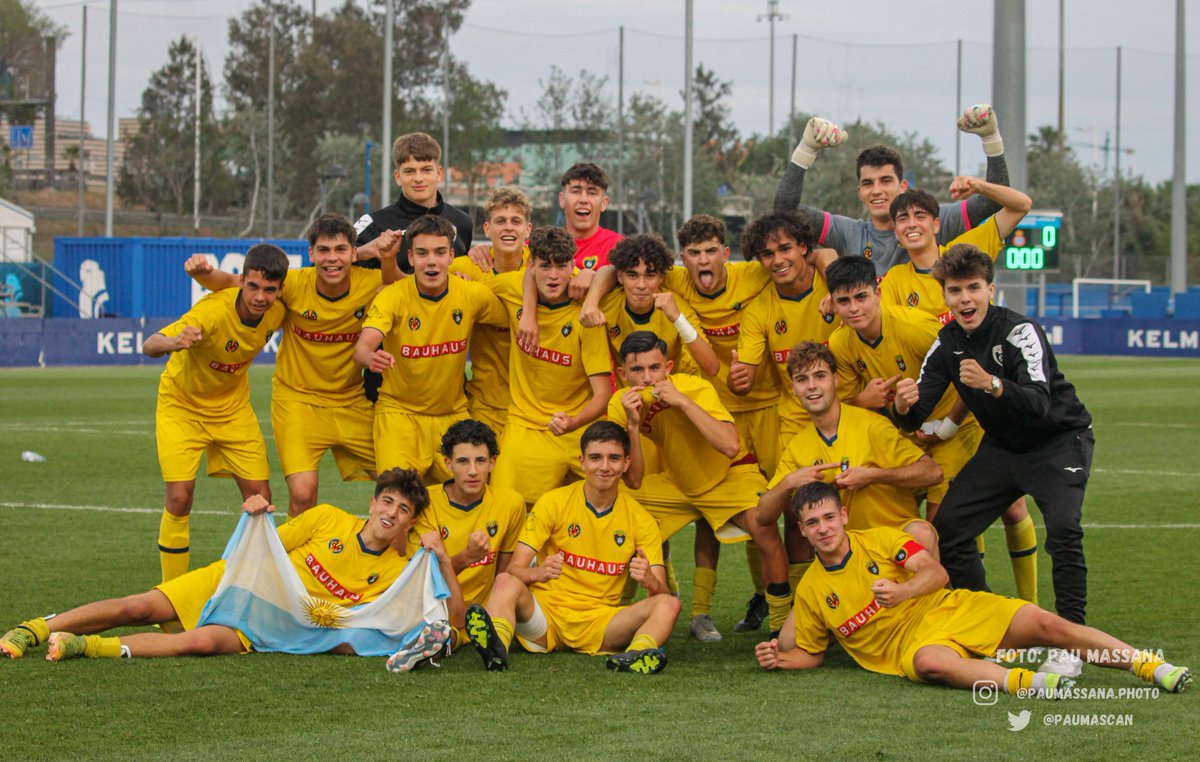 paumascan's tweet photo. 📸 El Gavà es proclama campió de Lliga Nacional! 

⚽️ @RCDEFutbolBase  U19B 1-2  @EFGava U19
🏆 Lliga Nacional Juvenil | G7 | J30
📅 21/05/23 18:00
🏟️ Ciutat Esportiva Dani Jarque 
🎙️ Kanal's Media - Objetivo Deporte

Galeria completa del partit:
https://t.co/A1tuFtTbig https://t.co/TMJNH9Xmlm