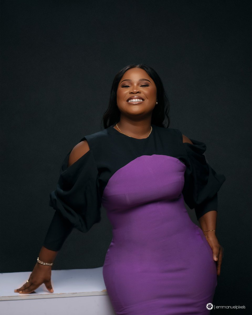 emmanuelpixels's tweet photo. Photographed Sugar of @thesaltandsugarfamily for her first birthday as a married woman🤭 + few headshots to make her standout in her field.
The last slide is my favorite🤭
Mua: @beauty_by_bukky
#emmanuelpixels https://t.co/MxuJtkHR8A