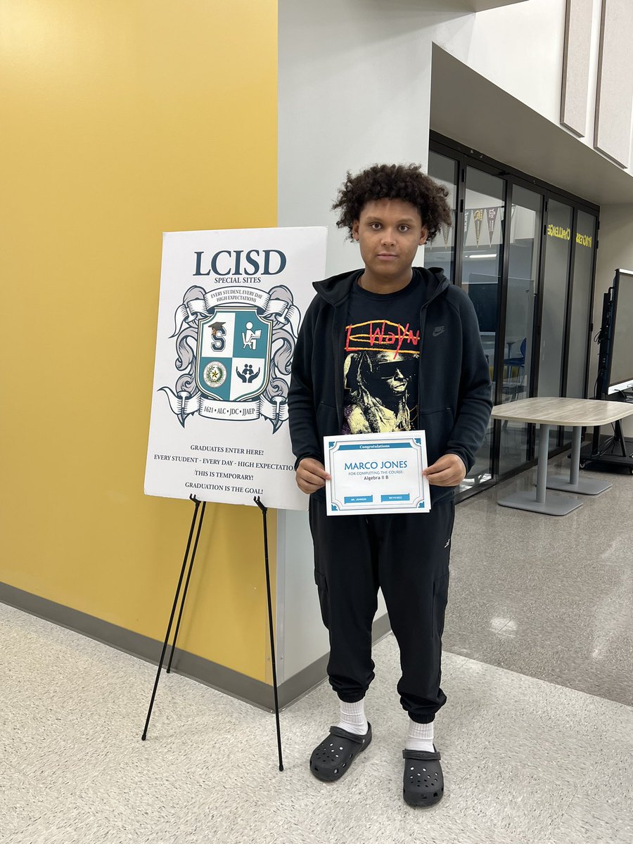 Congratulations to Marco J. from Terry High School for earning his Algebra 2B credit at 1621 Place Evening Flex. Way to go! We are so proud of you! @lcisd_specials @Terry_Rangers #SpecialSitesSuccess #betheonelcisd