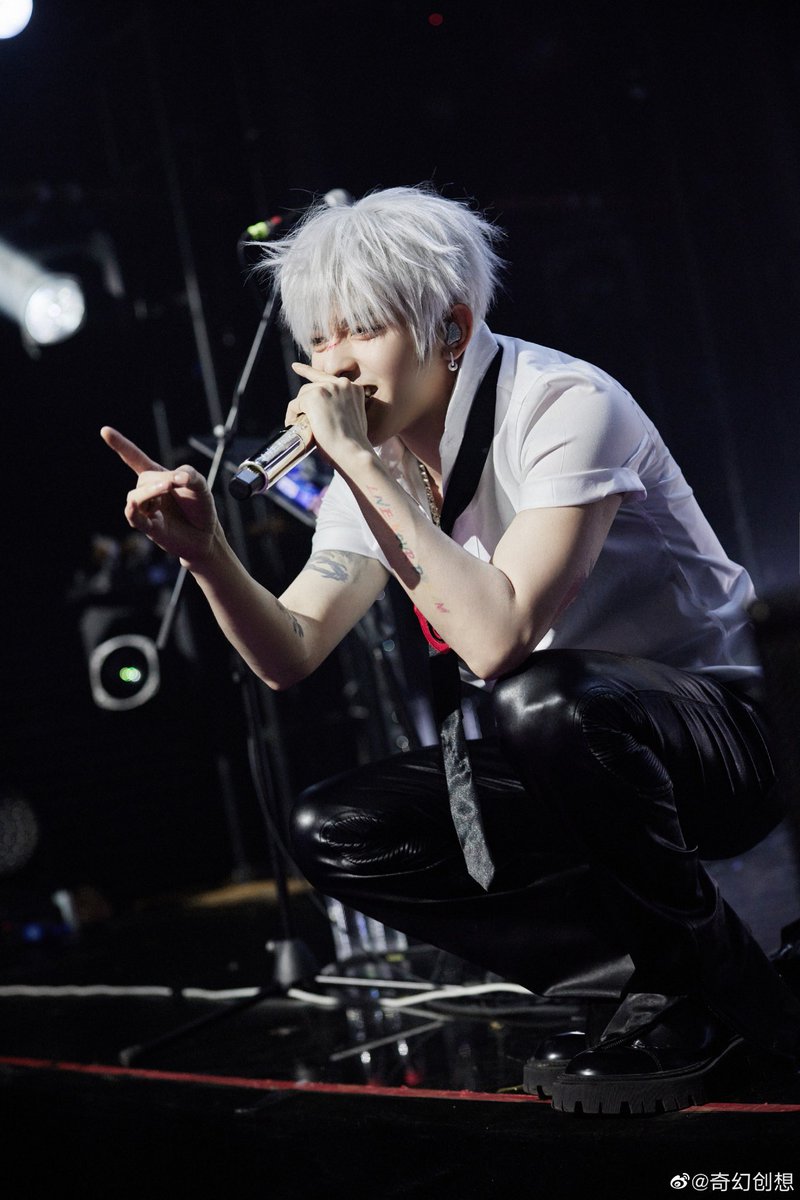 fullmoonsmiley's tweet photo. หล่อ เต้นเก่ง ร้องเพลงเพราะ เล่นดนตรีได้ เฮียก็ครบเครื่องเว่อออ ทำเอาสเปคเราสูงเกิ๊นนน🔥💖
#符龙飞0521生日快乐
#符龙飞 #FuLongfei 
#JasonFu #ฝูหลงเฟย https://t.co/4pEMtQ7Var
