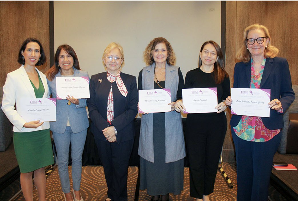 Gracias <a href="/AfeetPeru/">Afeet Perú</a> por la invitación al I Foro Nacional de Turismo de la Asociación Femenina de Ejecutivas de Empresas Turísticas del Perú. Un gusto poder contribuir con ideas acerca del impacto de la inteligencia artificial en la industria, y la importancia del capital humano.