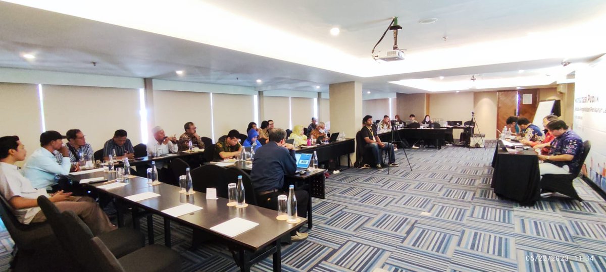 FAOIndonesia's tweet photo. .@FAO #ISLME, @kkp_djpt hold stakeholder consultation to gather feedbacks to Sardinella lemuru Fisheries Management Plan &amp; formulate quota-based utilization of this valuable commodity 🐟🐟 https://t.co/SWDnYXAoGC