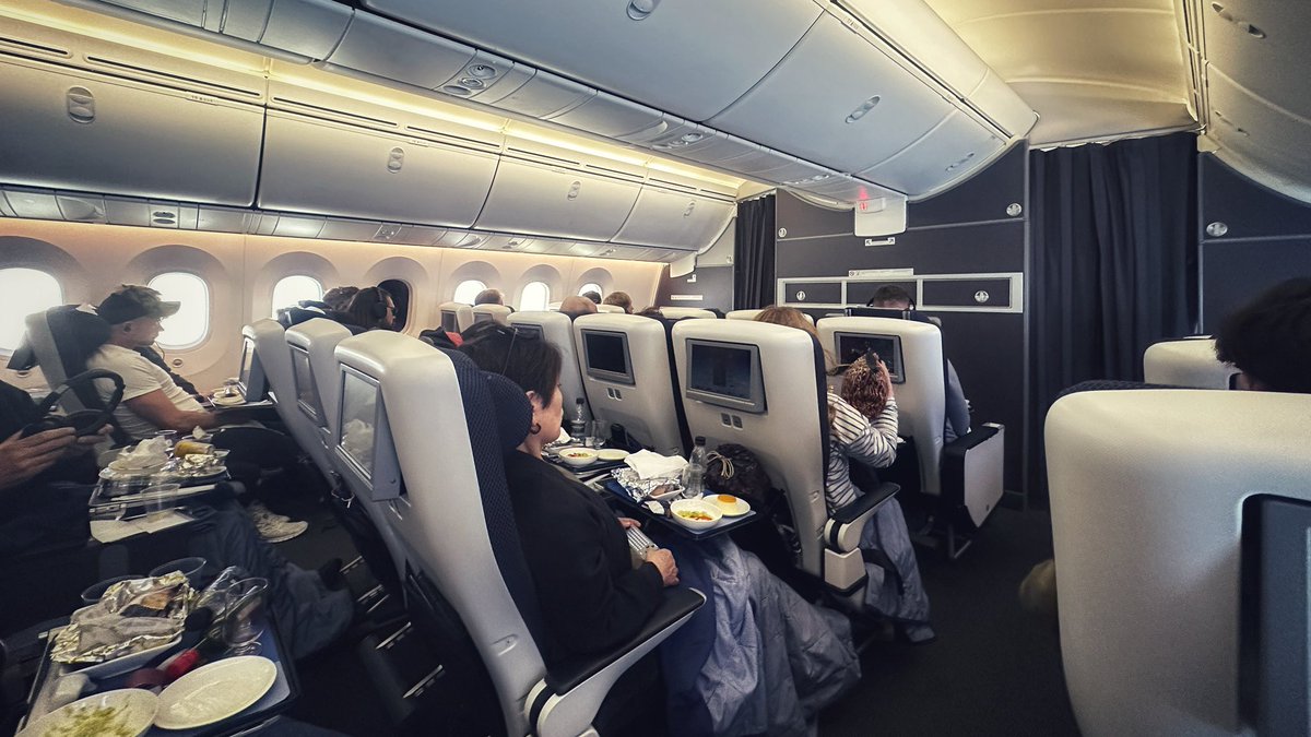 1lapofthetrack's tweet image. Me: I could live off grid
Also me: [pays £20 for in-flight internet]

🙄

#inflightinternet