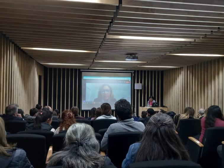 CAJmaule's tweet photo. Exposición realizada por el @CaviTalca sobre La obligatoriedad de denunciar ante la ley 21.057, y contención emocional frente a una develación de abuso sexual en establecimiento educacional Colegio Alianza Francesa de Curicó @cajmetrooficial @CAJmaule https://t.co/V1sBSVA3TX