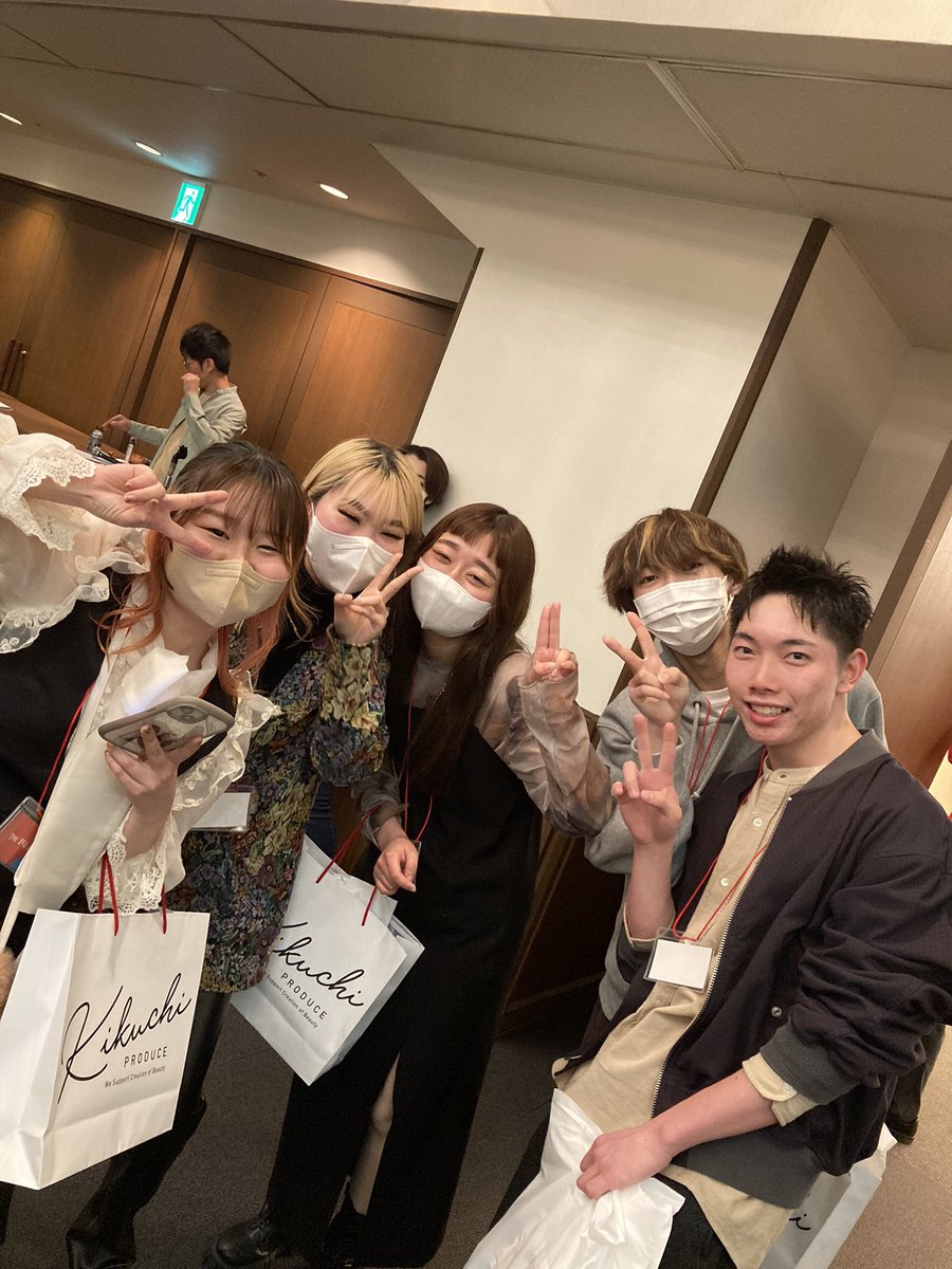 sapporobart's tweet photo. 今日は
THE BEAUTY(@kikuchiproduce )
にみんなで参加しましたぁ✨
美容グッズ&amp;就職についてたくさん知れて大満足ッ👀✨
#美容学生の日常
#札幌ビューティーアート専門学校
#三幸学園 #札幌美容師 #進路 #美容師
#ヘアアレンジ #オープンキャンパス  
#美容学校 #bart https://t.co/tbSTeX5DT5