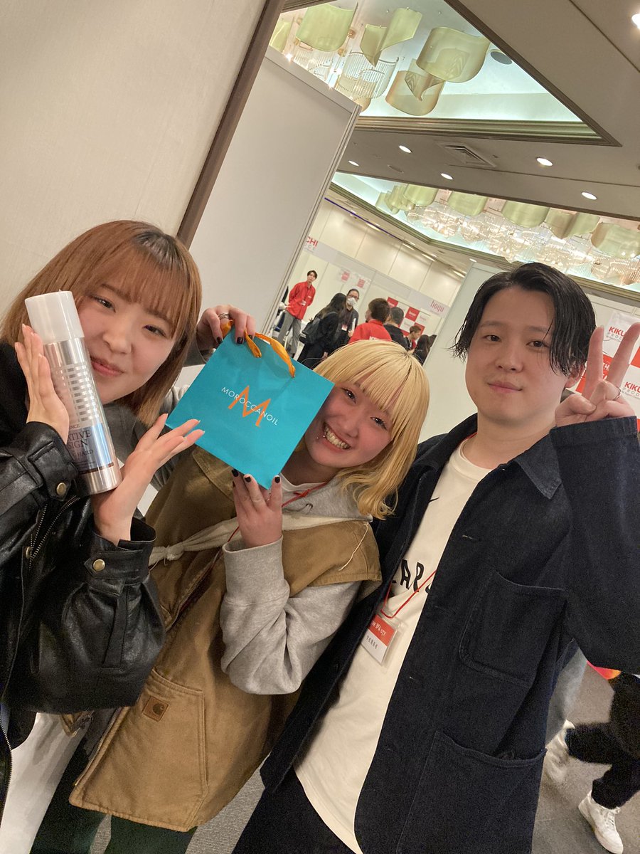 sapporobart's tweet photo. 今日は
THE BEAUTY(@kikuchiproduce )
にみんなで参加しましたぁ✨
美容グッズ&amp;就職についてたくさん知れて大満足ッ👀✨
#美容学生の日常
#札幌ビューティーアート専門学校
#三幸学園 #札幌美容師 #進路 #美容師
#ヘアアレンジ #オープンキャンパス  
#美容学校 #bart https://t.co/tbSTeX5DT5