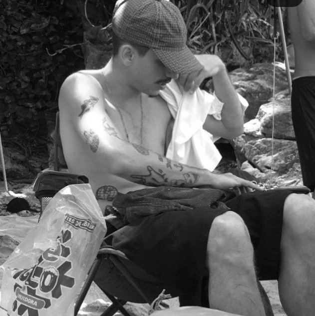 _browFf's tweet image. Online