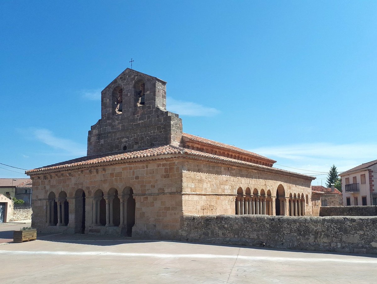 Muchas gracias <a href="/Alamo762/">Alamo76</a> por enviarnos esta foto desde la preciosa iglesia de Nuestra Señora de la Asunción de Saúca. Románico porticado en la provincia de Guadalajara y una parada más que propicia al quedar muy cerca de la autovía A-2  #BuenasTardes #FelizSemana