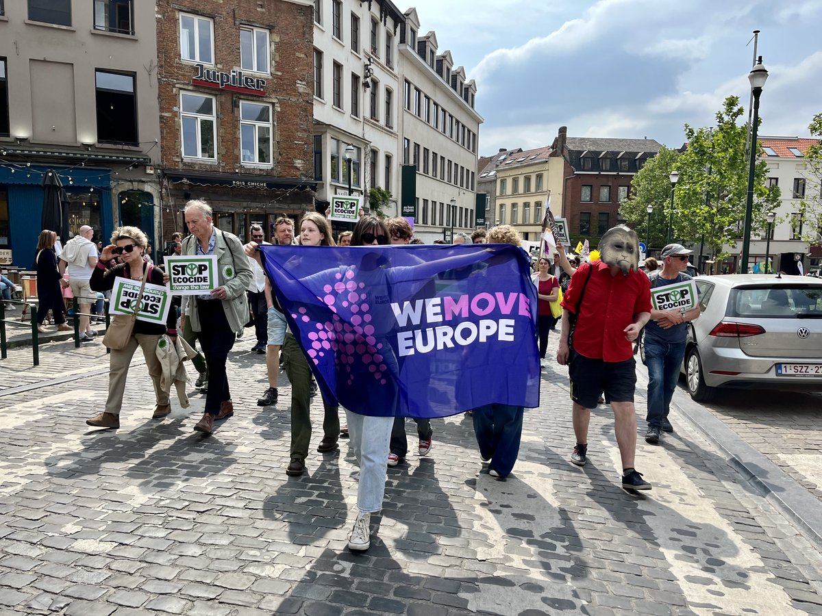 wemoveEU's tweet photo. What did you do last Sunday? We took to the streets to #StopEcocide! ⛔

Thanks to our community and our partners' @EcocideLaw @Rise4ClimateBE for showing up &amp; joining forces to stand up up for our planet! ♻️

Sign our petition to #MakeEcocideACrime! ✍️
https://t.co/8xuMbTcPSJ https://t.co/emlIrKslPr