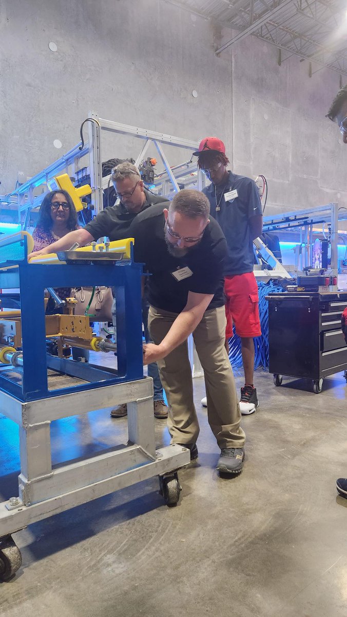 Awesome tunnel repair class at HQ this week! Hoping to see YOU at one of the classes soon. 

Register for our next class at sonnysdirect.com/lrn_car_wash_c…

#CarWash #CarWashCollege #TunnelRepair #CarWashing