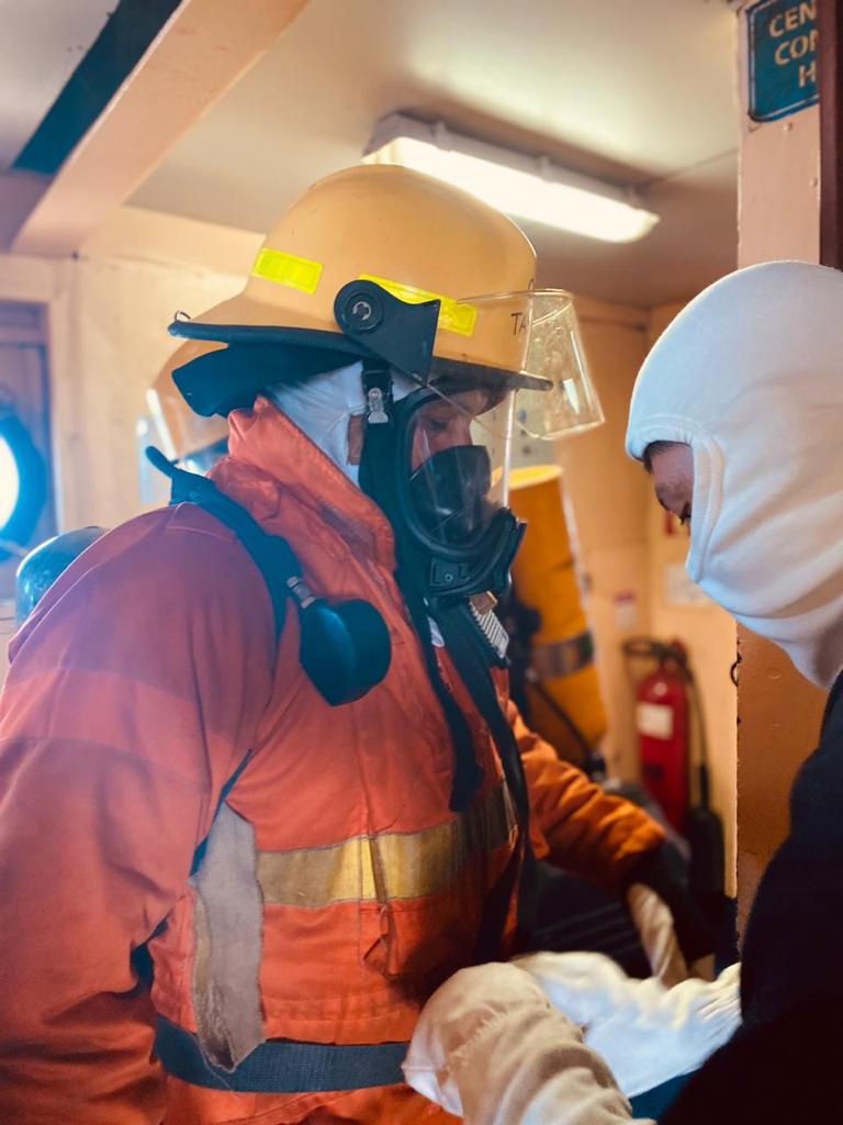 armada_ecuador's tweet photo. #Salinas | B.A.E CHIMBORAZO inicia el crucero de instrucción para cadetes de la Escuela de la Marina Mercante, durante este periplo recibirán los conocimientos básicos de #navegación, contribuyendo a la formación de las futuras generaciones.
#YosoyNaval #ArmadaEcuatoriana #ESMENA https://t.co/UIYZAGTh2i