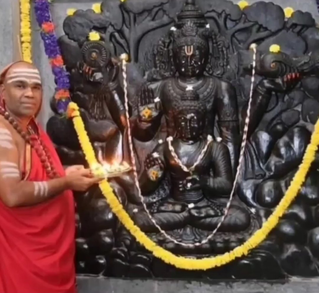 ही कोणत्या भगवान ची मुर्ती आहे ?

ओळखणाऱ्याला फॉलो केलं जाईल..😌