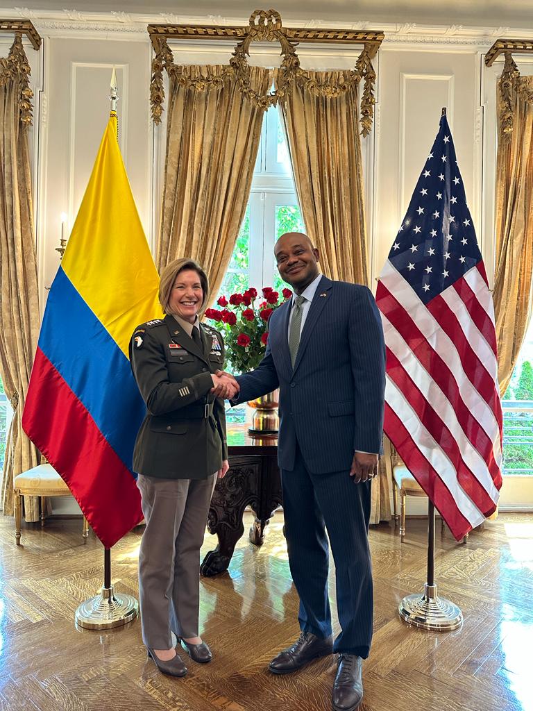 ColombiaEmbUSA's tweet photo. We are delighted to welcome @Southcom Commander Gen. Laura Richardson to Colombia🤝🇨🇴🇺🇸 We greatly value our close bilateral work and longstanding security partnership, crucial for regional stability and prosperity🌎#SecurityPartnership https://t.co/E4IOu0qZSq