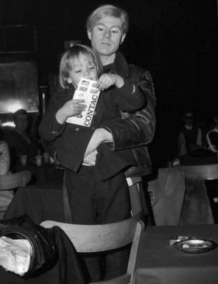 JozDire's tweet photo. #AriBoulogne, fils réprouvé d'#AlainDelon & Nico🇩🇪🇺🇲 #VelvetUnderground (#TheFactory #AndyWarhol #Studio54), lorsqu'éclate l'#AffaireMarkovic se retrouve en pension à 📢#MontfortlAmaury, ville justement au 🎯 de l'affaire
Ari conçu au cours d'une partouze avec Delon ? re-🎯 https://t.co/wAWEFRr1FZ