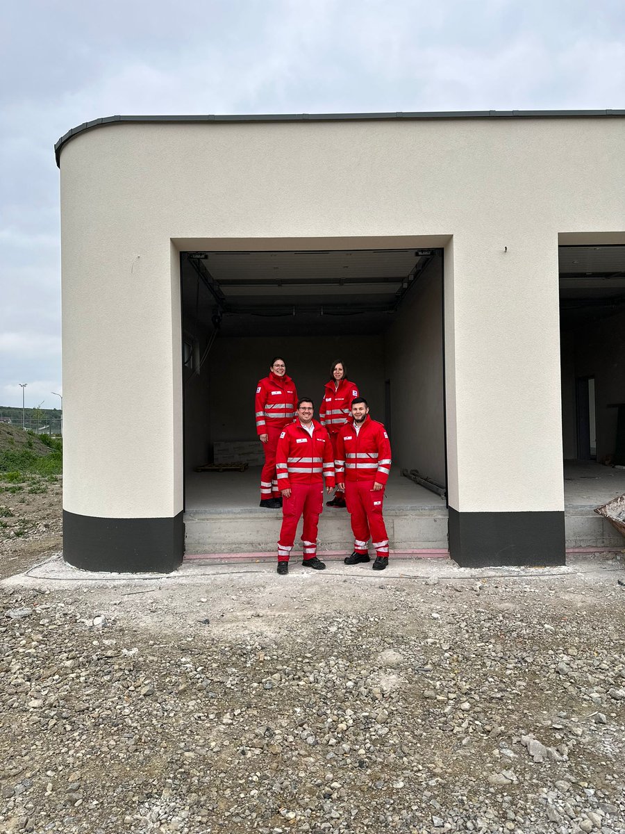 KIRCHBERG AM WAGRAM 🚧💪

Vor kurzen überzeugte sich unser Team vom Baufortschritt auf der neuen Ortsstelle in Kirchberg am Wagram.

#roteskreuztulln #ehrensache #roteskreuz #freiwilligkeit #niederösterreich #Baufortschritt #KirchbergamWagram