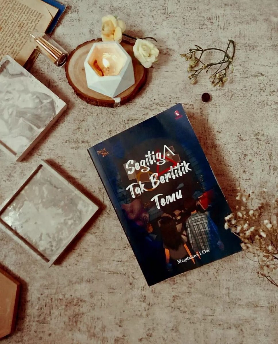 Kalian harus membaca  SEGITIGA TAK BERTITIK TEMU, karena:
- Sensasi membaca novel dan kumcer dalam satu 
   karya
- Nostalgia dgn latar tahun 2000an
- Memberi pandangan bagaimana dinamika anak dgn 
   ortu bercerai
- Diksinya indah dan asyik
- Sarat dengan pesan moril
#BookTwit