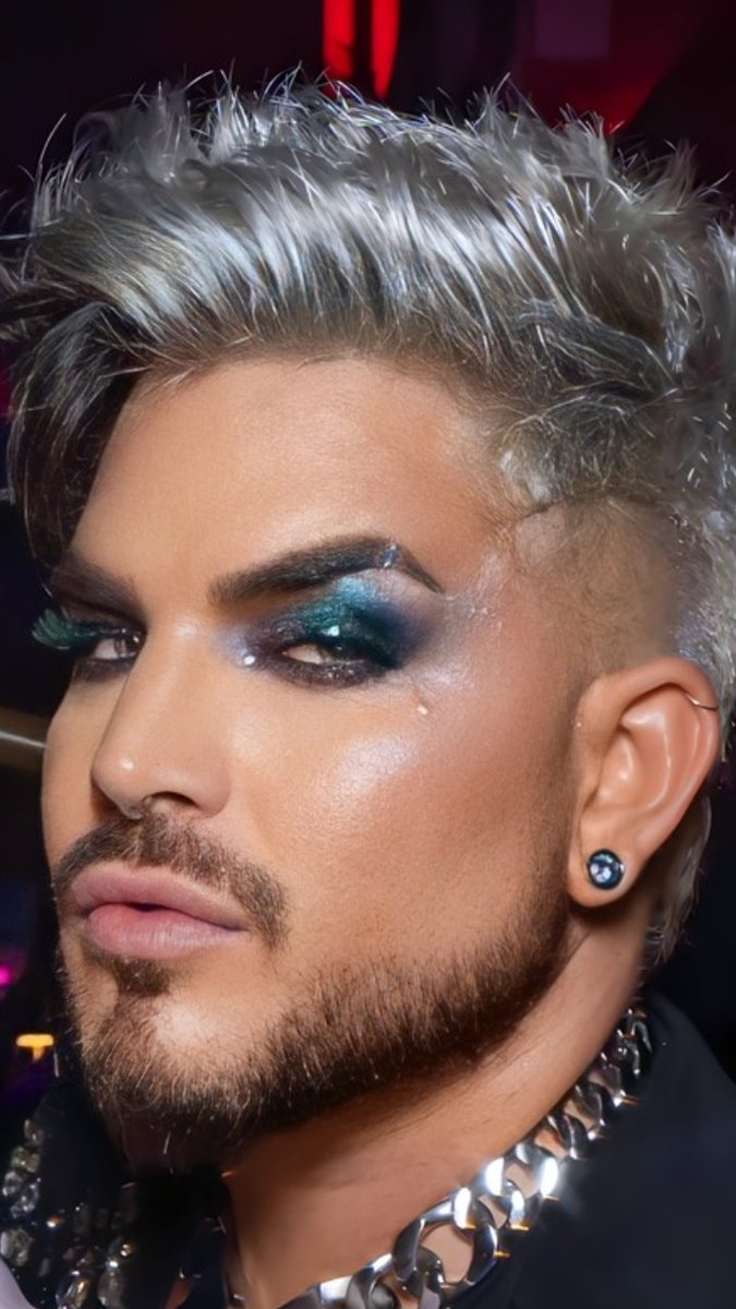 TheRealDuckBert's tweet photo. 🤩 HELLLOOO Adam Lambert! couldn't resist doin' a few zooms of Adam...andOliver...at Evita Party this past weekend! ✨🌈💓 #AdamLambert #OliverGliese #EvitaParty #HighDrama #Queen #LGBTQIA
(📸 Steve On The Scene) https://t.co/N2Z1t804UZ
