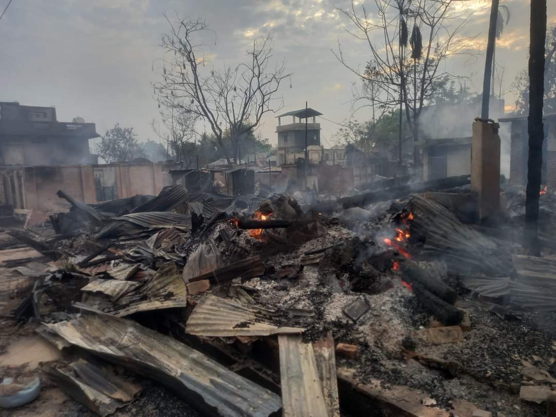RituRathaur's tweet photo. Devasting visuals of horrid attack on Hindu #Meiteis in fresh round of violence against them reportedly by Kuki terrorists

Modi govt continues its disgsuting silence on terror attacks on Hindus of #Manipur

Hindus are attack everywhere since last 9yrs https://t.co/haA8RsOEoe