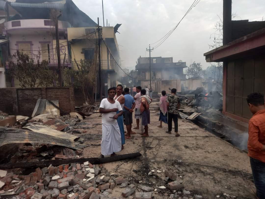 RituRathaur's tweet photo. Devasting visuals of horrid attack on Hindu #Meiteis in fresh round of violence against them reportedly by Kuki terrorists

Modi govt continues its disgsuting silence on terror attacks on Hindus of #Manipur

Hindus are attack everywhere since last 9yrs https://t.co/haA8RsOEoe