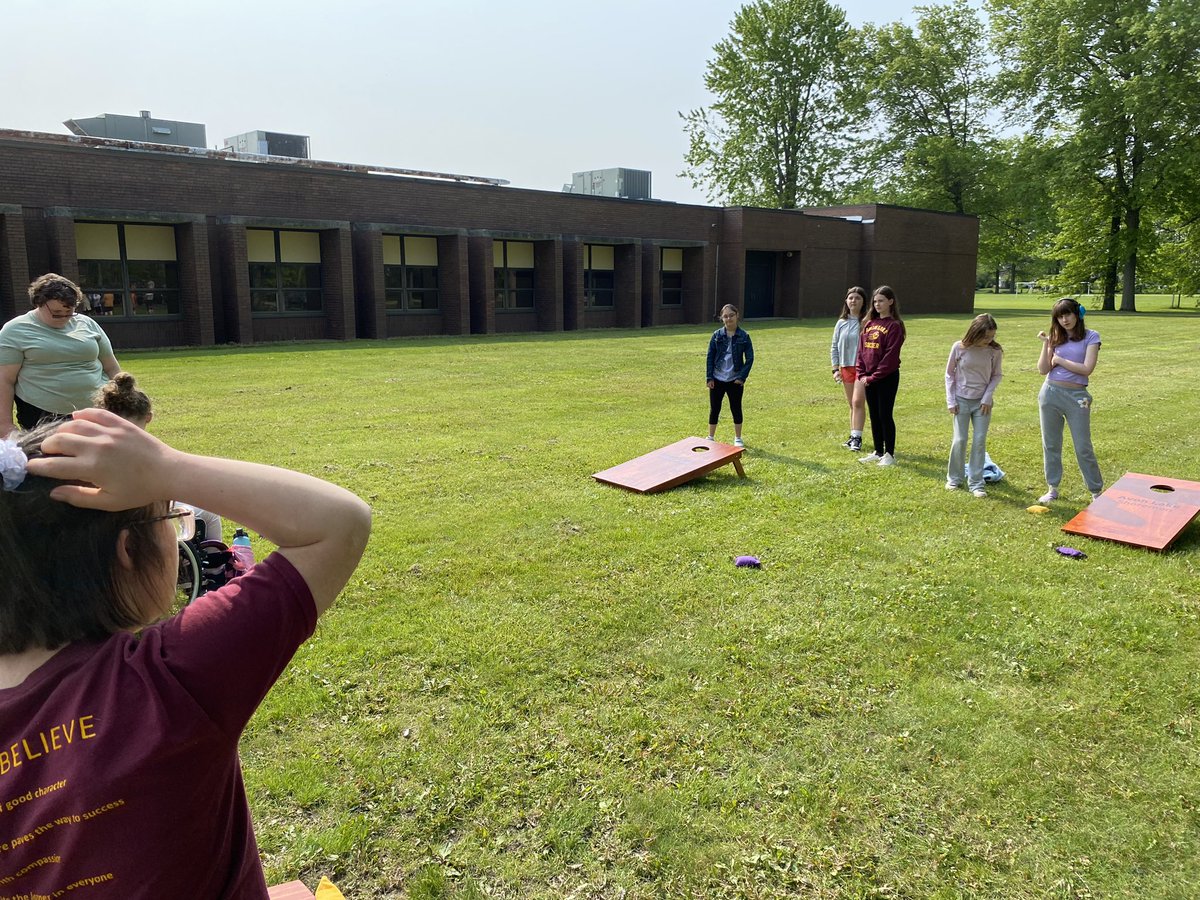 WenzellEmily's tweet photo. Beautiful day for some corn hole and kickball! @SOOhio @TroyIntAL https://t.co/iv36ryHpHZ