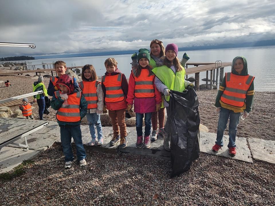 A #Scout is helpful. For the #EarthDay community cleanup, #CubScout Pack 4903 - Lakeside, MT., and their families joined others from the community to beautify their hometown! 
#montanacouncil #BSA