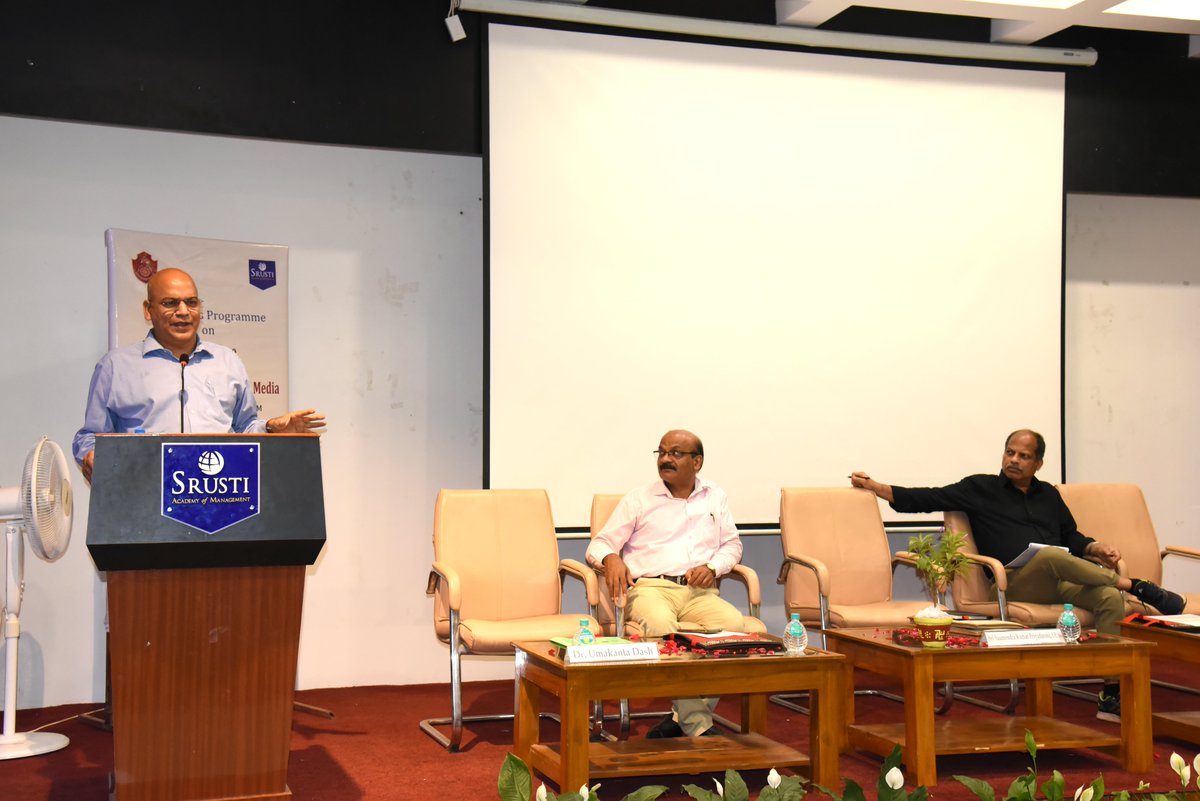 cpbbsrctc's tweet photo. #LetsBeCyberSafe
#CyberCrimeAwarenessProgramme #SrustiAcademyOfManagement
@cpbbsrctc held an insightful session on Cyber Crime & Safe use of Social Media at Srusti Academy of Management under Infocity PS. Around 200 MBA, MCA, students along with Faculties attended the programme. https://t.co/Hvf0uuap8O