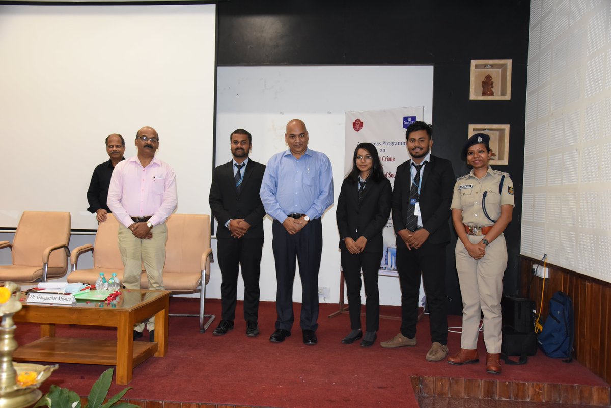 cpbbsrctc's tweet photo. #LetsBeCyberSafe
#CyberCrimeAwarenessProgramme #SrustiAcademyOfManagement
@cpbbsrctc held an insightful session on Cyber Crime & Safe use of Social Media at Srusti Academy of Management under Infocity PS. Around 200 MBA, MCA, students along with Faculties attended the programme. https://t.co/Hvf0uuap8O