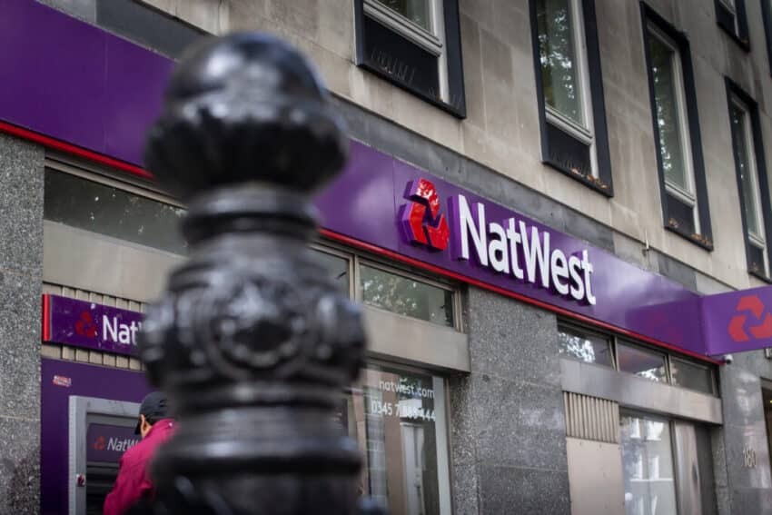 ProBizNews1's tweet photo. UK government sells £1.26bn of NatWest shares

#news #BusinessNews #Business

https://t.co/870hh5Txiz https://t.co/l8shkmMdyl
