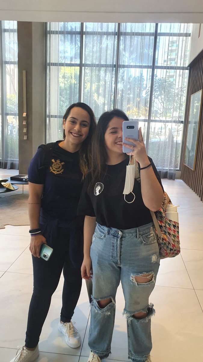 bruhporto_'s tweet photo. Mentira, o dia não é todo dela 😂😂, porque também é dia de outra amiga maravilhosa, que o Corinthians me deu! Você é luz @juliaraya_! Feliz aniversário! #saudadesdevc 🎉😍🎂 https://t.co/iytk4P5pDU