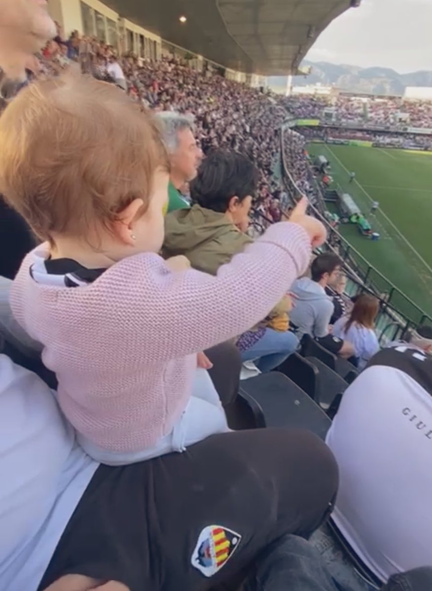 Alejandrogm1992's tweet photo. De padres a hijos 🖤🤍🖤 @cdcastellon  PPO https://t.co/InO7e1UV3B
