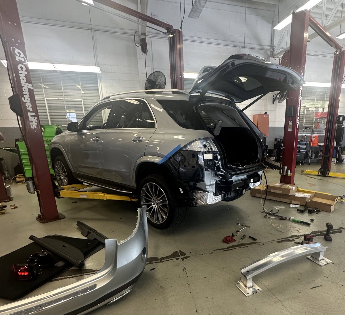 TechRivas's tweet image. Installing a trailer hitch is so fun. 😐