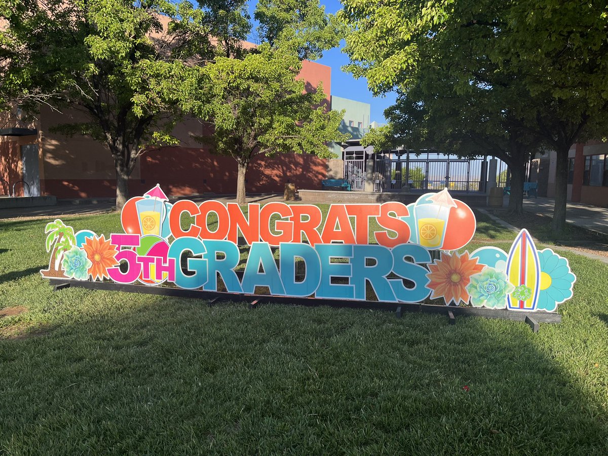 DEESPrincipal's tweet photo. Today is a big day! We celebrate our 5th graders moving on to Middle School 🤩 #DoubleEagleSOARs @ABQschools @chris_zone4 @APSLZ4 thank you @SignGypsiesAbq for making this day extra special 🤍 https://t.co/tBsjOxkZtI