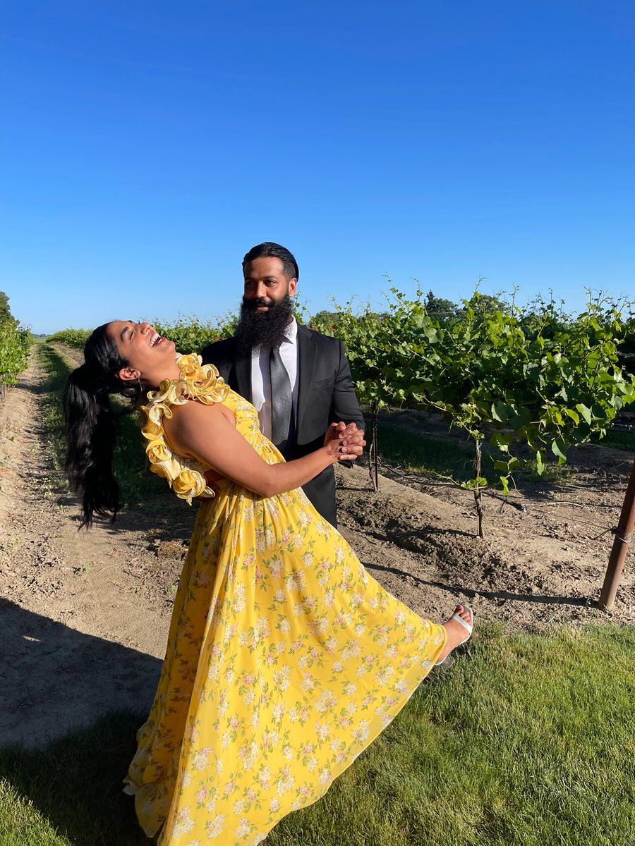 amrinder_209's tweet photo. i think my Twitter is officially just where I’ll post pics of my fave outfits while standing next to this dude 🌟 https://t.co/2zSfrmlZTG