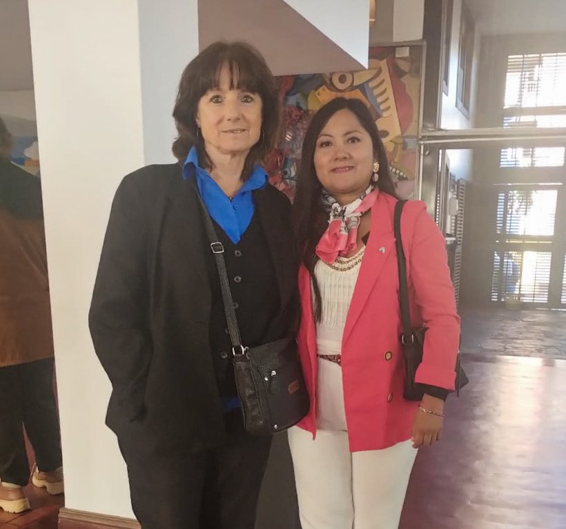 Cele_Fierro's tweet photo. Felicitaciones a las y los compañeros del @fit_unidad y en especial a nuestra compañera Gloria Zambrano, que seguirán también desde las bancas enfrentando la política de Morales en defensa de los derechos de las y los trabajadores ✊🏼 https://t.co/s0GJxoFUIK