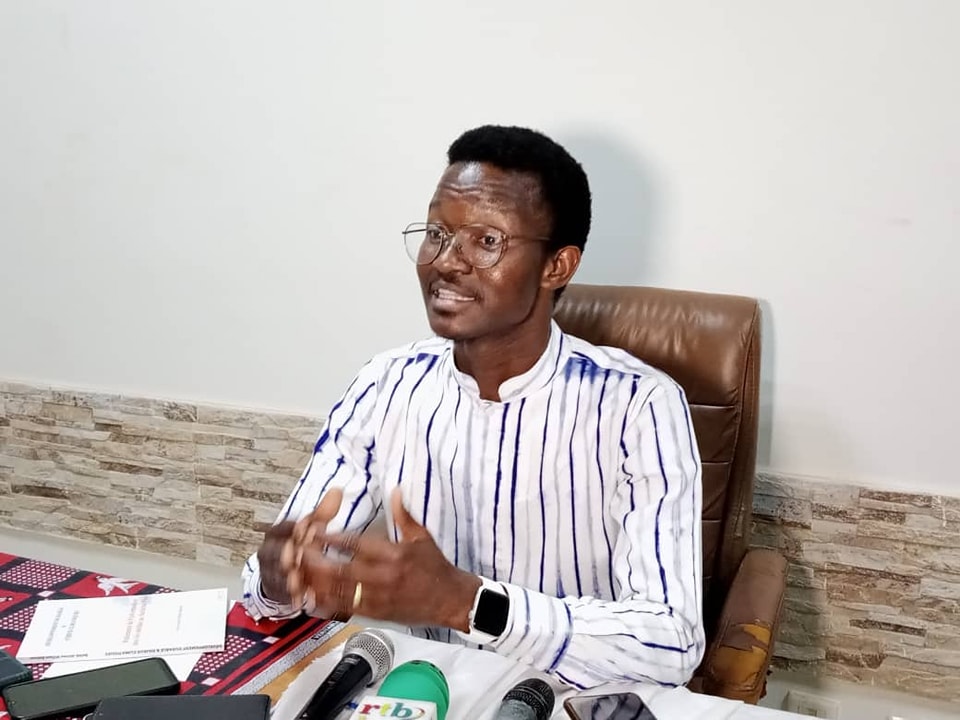 MGJKOUAMAN's tweet photo. Littérature
Belélé Jérôme William Bationo s’intéresse au traitement de l’information climatique dans les médias burkinabè

L’ouvrage est gratuit et libre d’accès en téléchargement (https://t.co/hVaPMeB1vl). 
https://t.co/P2O24ZY49h
#Latribunedufaso https://t.co/FF29jtdUBS