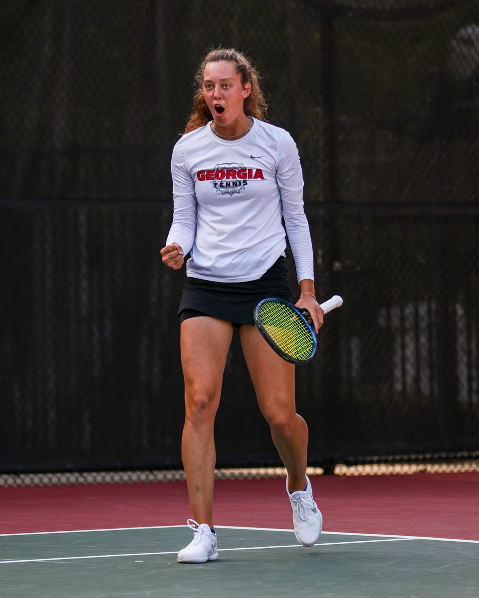 Dasha completes the comeback and downs No. 84 Kit Gulihur!
Singles Update ⤵️

𝗩𝗶𝗱𝗺𝗮𝗻𝗼𝘃𝗮 ✅4-6, 7-5, 6-3
𝗥𝗲𝗮𝘀𝗰𝗼 ⬆️ 6-2, 1-4
𝗠𝗮⏰ NB 2:30 p.m.

#GoDawgs