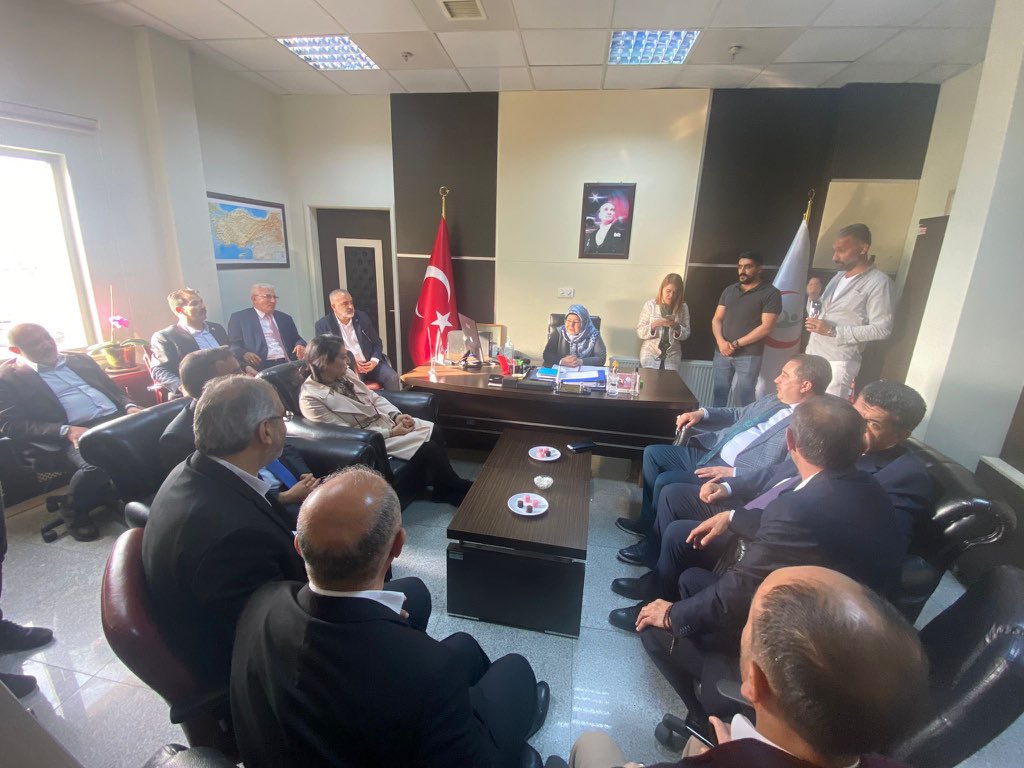 aday_ak's tweet photo. 📍Doğubayazıt.

Teşkilatımız ile birlikte Doğubayazıt Devlet Hastanesi Başhekimi Uzm.Dr. Demet Ökke’yi ziyaret ettik. Çalışmalarından başarılar diledik.

#TürkiyeYüzyılı #AkParti https://t.co/dXMQD4IgoT