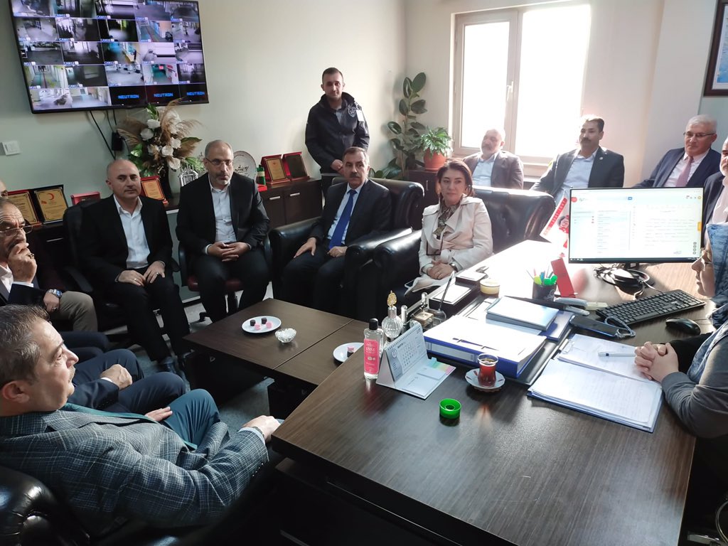 aday_ak's tweet photo. 📍Doğubayazıt.

Teşkilatımız ile birlikte Doğubayazıt Devlet Hastanesi Başhekimi Uzm.Dr. Demet Ökke’yi ziyaret ettik. Çalışmalarından başarılar diledik.

#TürkiyeYüzyılı #AkParti https://t.co/dXMQD4IgoT