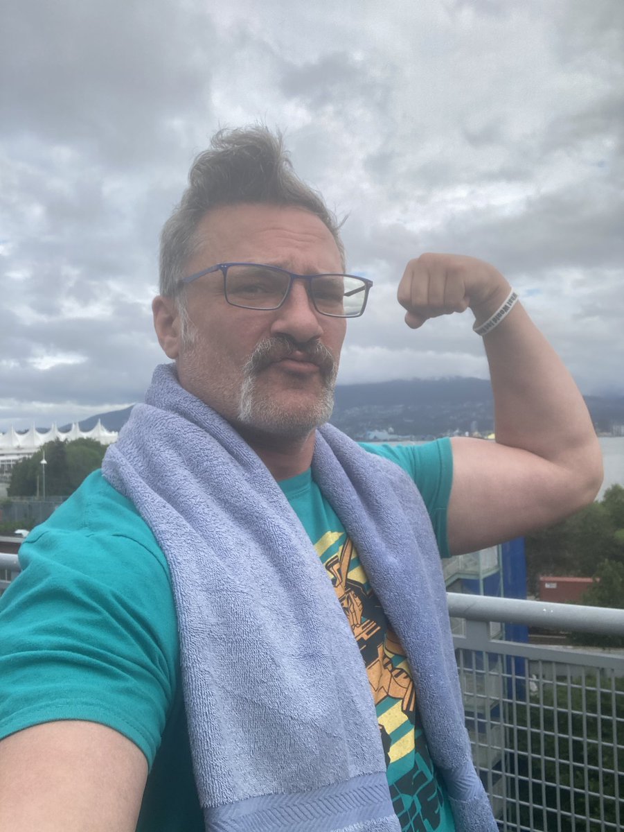 JoeKingReferee's tweet photo. Getting up early sets a positive tone for the day. Use those quiet moments to focus, plan, and tackle your goals with energy and purpose.
#Joetivation #Motivation #KingsHour #PipesAndStripes #HealthIsWealth https://t.co/1gCjGz8aAp