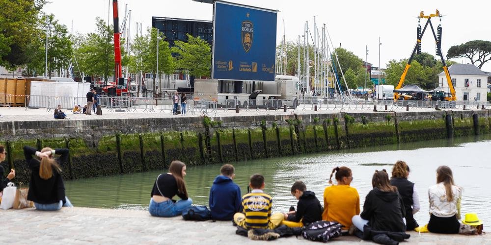 SO_LaRochelle's tweet photo. Stade Rochelais : 150 000 euros pour une finale en sécurité, une ville propre et des écrans géants dignes de ce nom
https://t.co/jbz8vEB3ct https://t.co/PU4zBWnS5e