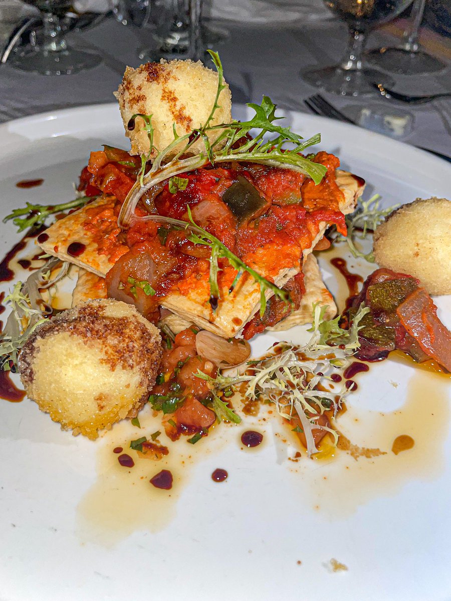 wrappedeggroll's tweet photo. just a little preview of all the vegeterian stuff i ate at sandals beach in turks :) if you want more i have a food account on IG called @/ misosoupiesoup 💗 https://t.co/FxcAFLwTEO