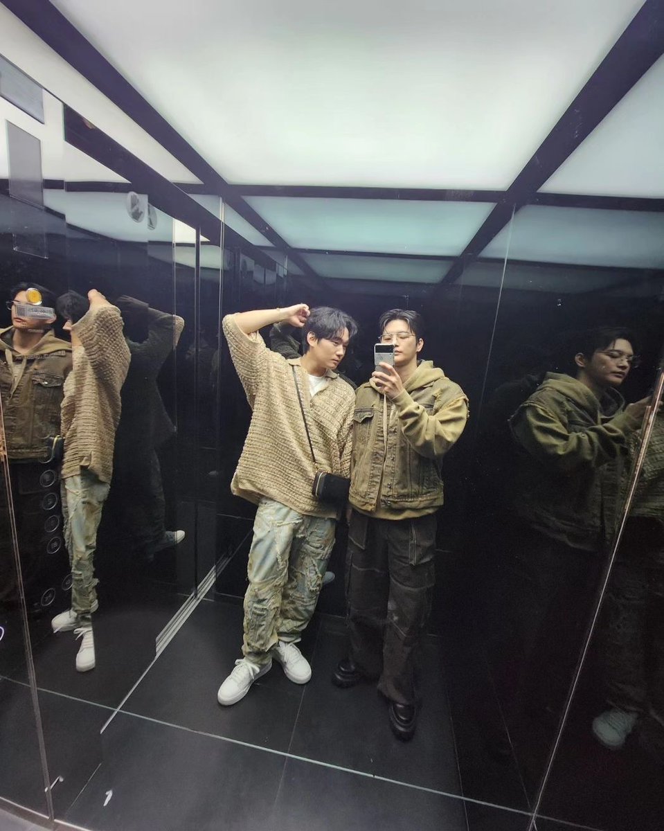 seoingukph1023's tweet photo. 🔗https://t.co/txt9VHHYH5
#SeoInGuk #서인국 #ソイングク #徐仁國 #SIGupdate  #DoomAtYourService #ShoppingKingLouis #ProjectWolfHunting #CafeMinamdang #Reply1997 #HelloMonster #Squad38 #TheKingsFace #HighSchoolKingOfSavvy #TheSmileHasLeftYourEyes #DeathsGame #kdramalover https://t.co/z4mj23oWdG