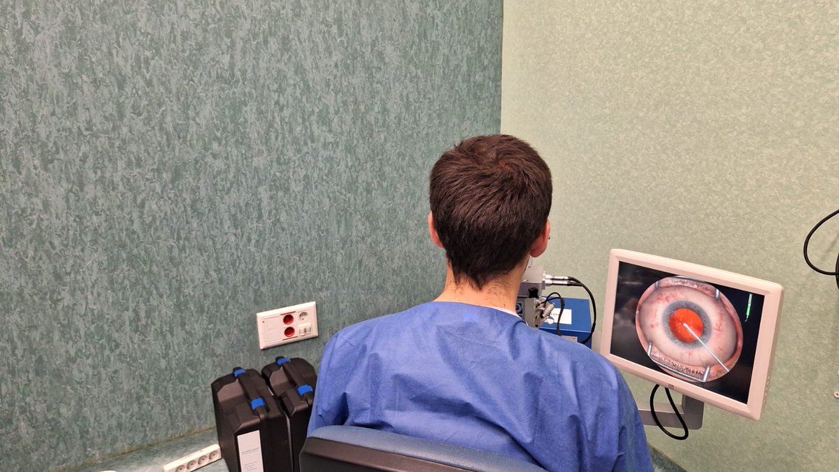Felicidades a <a href="/IAVANTE_FPS/">IAVANTE FPS</a> por su iniciativa #IAVANTEsimulación, en la que hemos participado desde la <a href="/SAOoftalmologia/">SAOftalmología</a> para formar en cirugía oftalmológica a los MIR andaluces, de la mano en la dirección del Dr. Enrique Rodríguez de la Rúa, jefe del Servicio de <a href="/OftalmoMacarena/">OftalmoMacarena</a>.