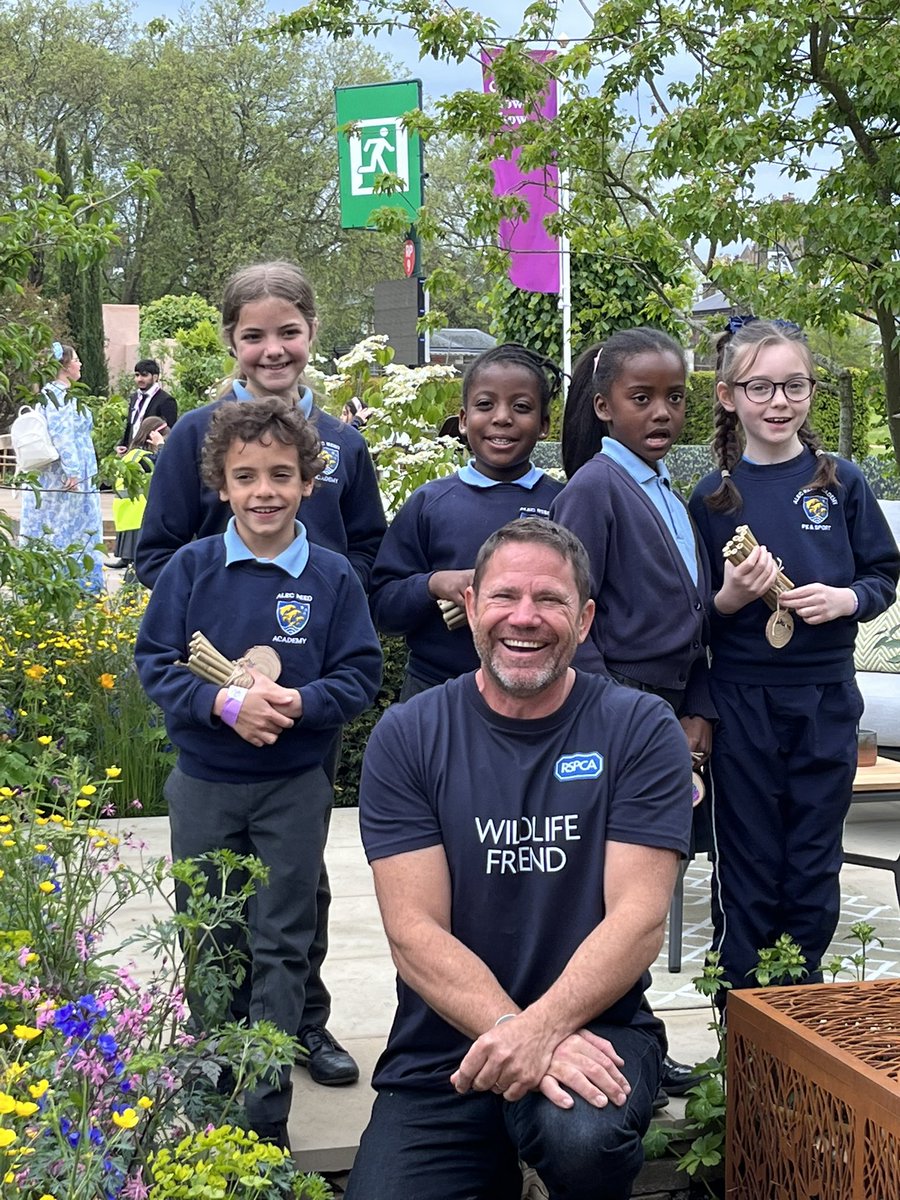 Martyn Wilson (@martynwilson11) on Twitter photo It was good to welcome <a href="/SteveBackshall/">Steve Backshall</a> onto the #RSPCAGarden today and to meet some young wildlife friends.
#RHSChelsea #GardensForGoodCauses It was good to welcome <a href="/SteveBackshall/">Steve Backshall</a> onto the #RSPCAGarden today and to meet some young wildlife friends.
#RHSChelsea #GardensForGoodCauses