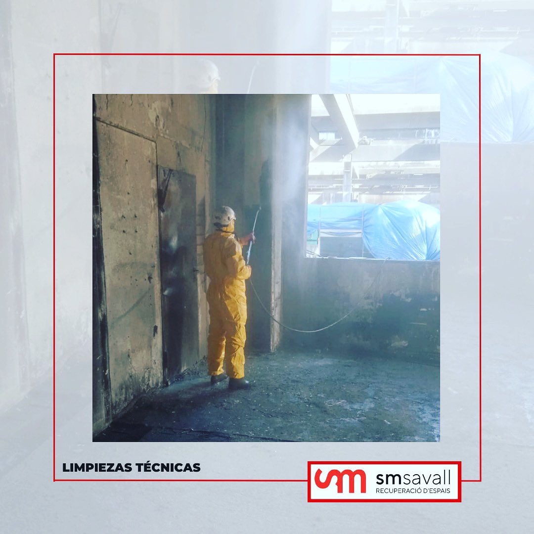 smsavall's tweet photo. En SM SAVALL realizamos limpiezas técnicas, entre otros casos, en edificios industriales afectados por siniestros de incendios. 🔥♻️

Es muy importante iniciar los trabajos cuanto antes para minimizar la contaminación de las superficies afectadas. https://t.co/lN1ZDNhye8