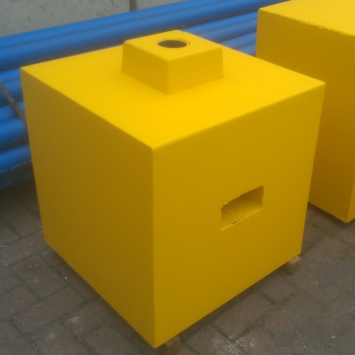Polysafe_ltd's tweet photo. Sign Blocks supplied to a Port Client. 78mm post sleeves to suit standard 76mm diameter posts perfectly! 1.5m blocks with 1 or 2 post sleeves, and custom 600mm sq cube sign post block with fork slot all way through to enable moving with fork truck! https://t.co/tYvavdKtFG