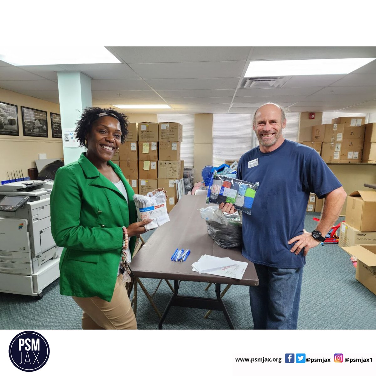 PSMJAX's tweet photo. Thank you, Adriane, from Goodworks - Chase for dropping some new socks and underwear that you collected for us. We really appreciate the underwear and sock drive 😍

#PSMJax #Goodworks #ChaseBank #Underwear #Socks #UndieDrive #ThankYou #nonprofit #JacksonvilleFlorida https://t.co/6i9fHlO562