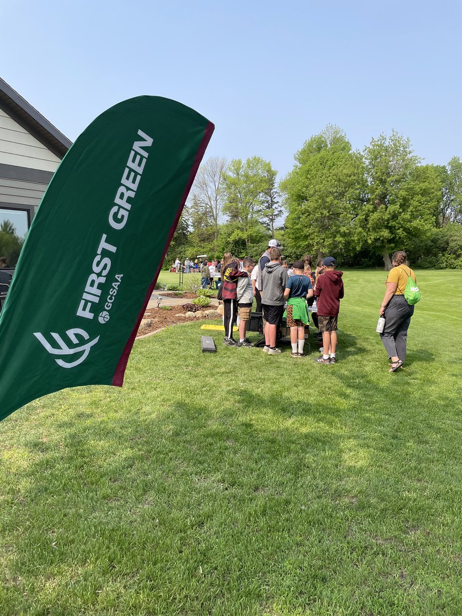 MnGCSA's tweet image. Great day for a @TheFirstGreen hosted by @sallym321! Thank you @BensonBraves777 for sending your 5th graders to learn about STEM education on the golf course!